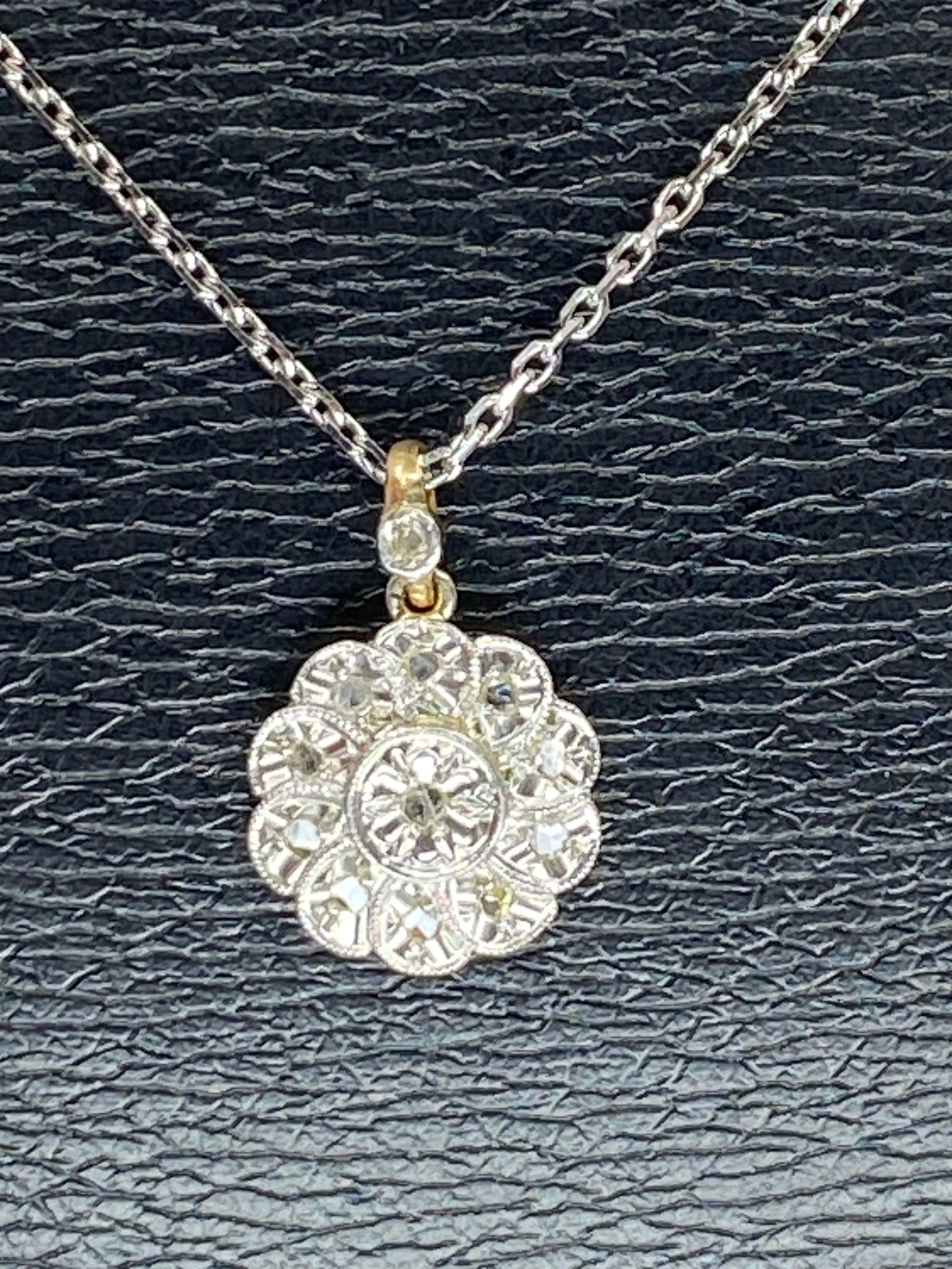 18-carat gold chain pendant: rose-cut diamond flower