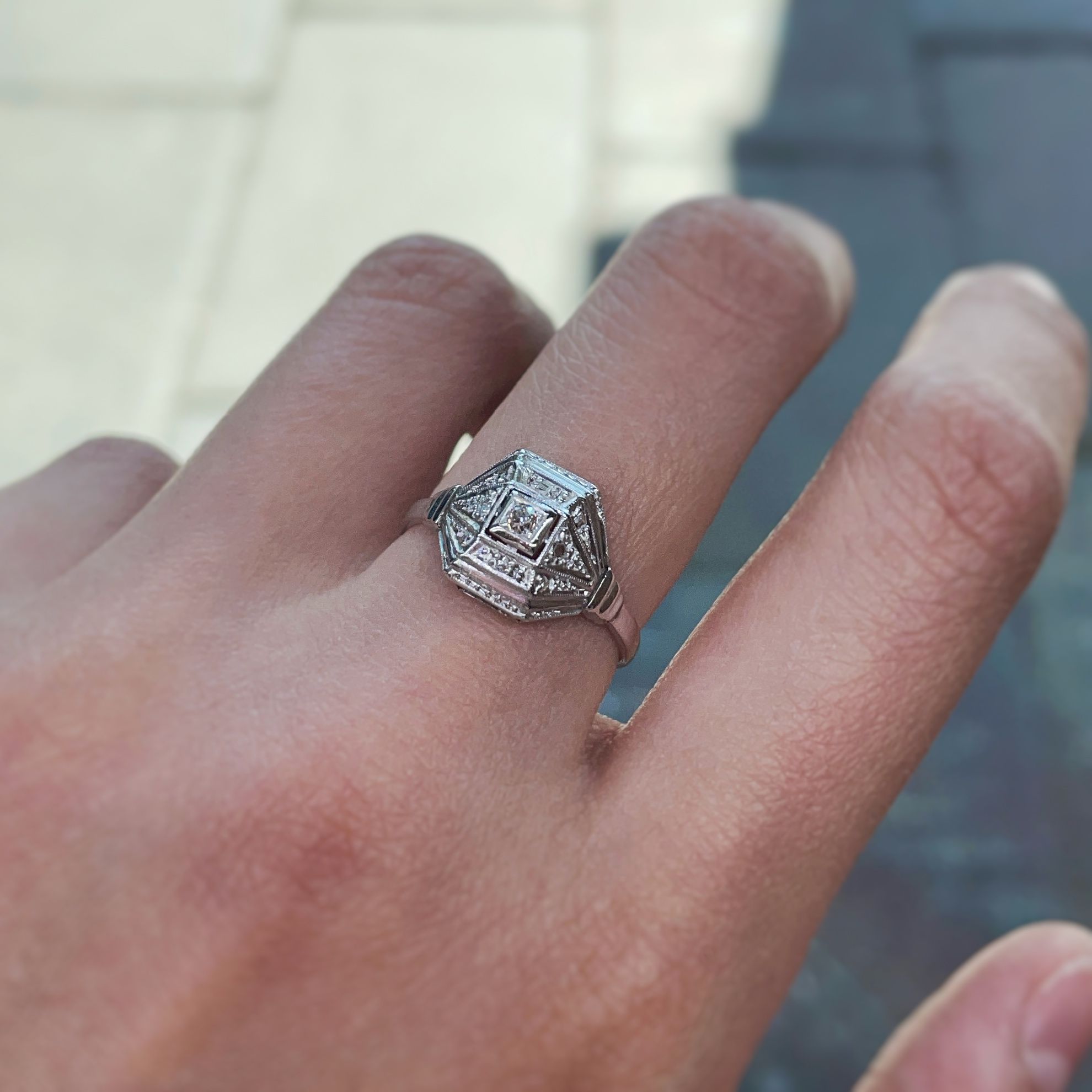 Ring Art Deco in white gold, paltinium and diamonds