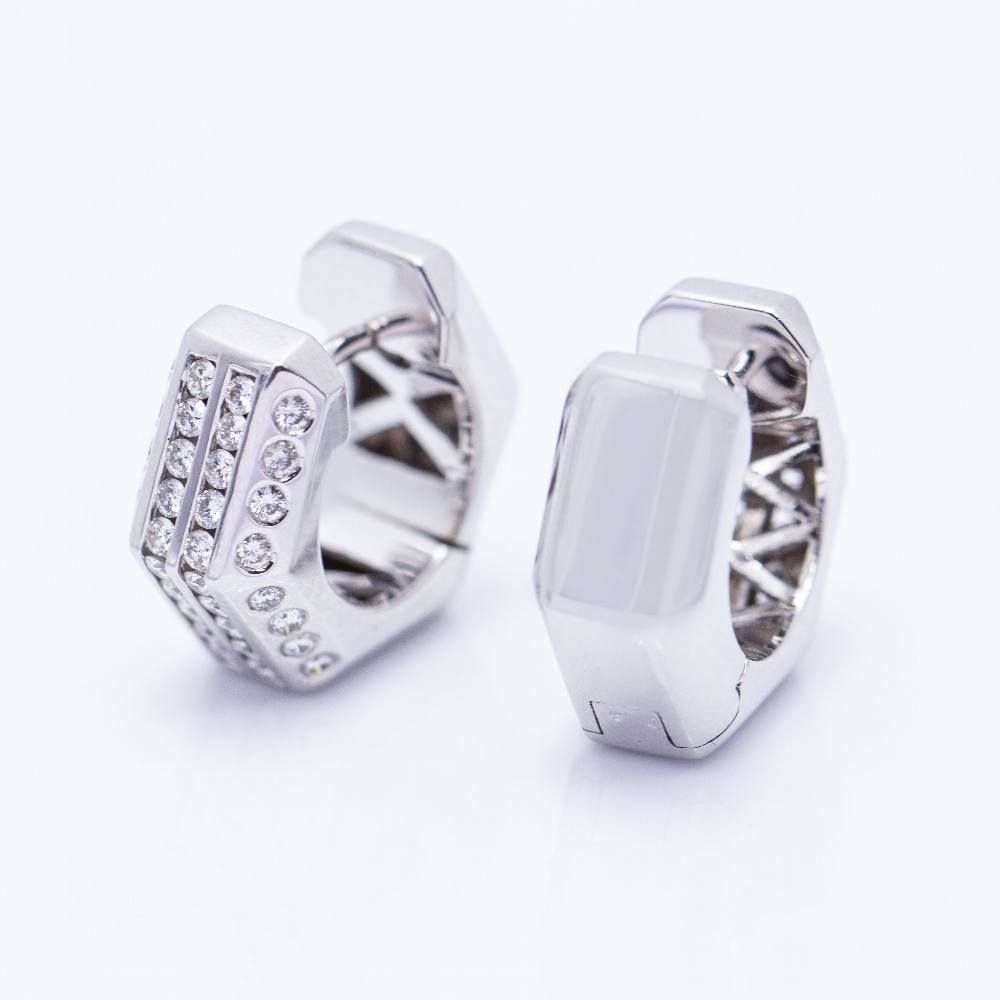 Used HEXAGON gold pendant with diamonds