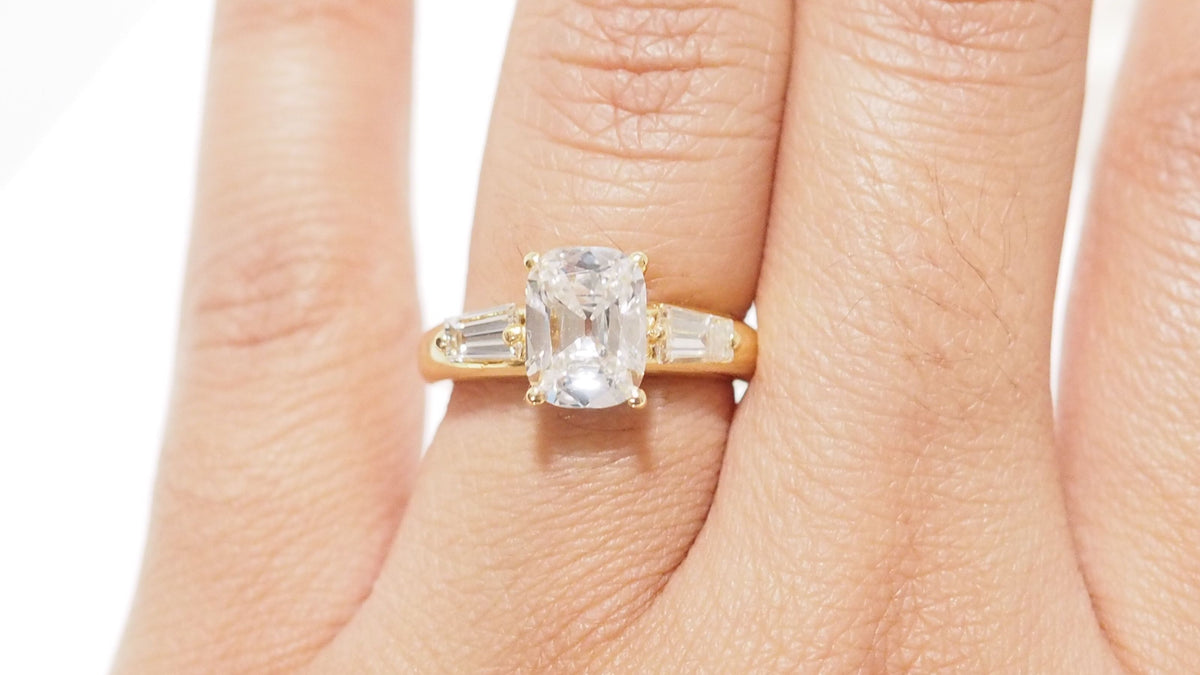 Yellow gold and 2ct cushion diamond ring Certified 