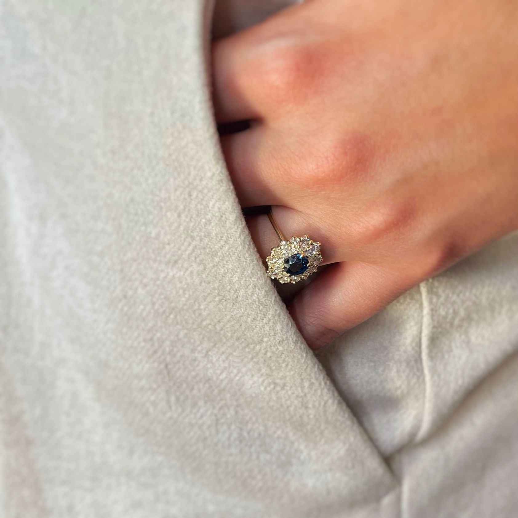 Ring Marguerite Yellow Gold with Sapphire and diamonds