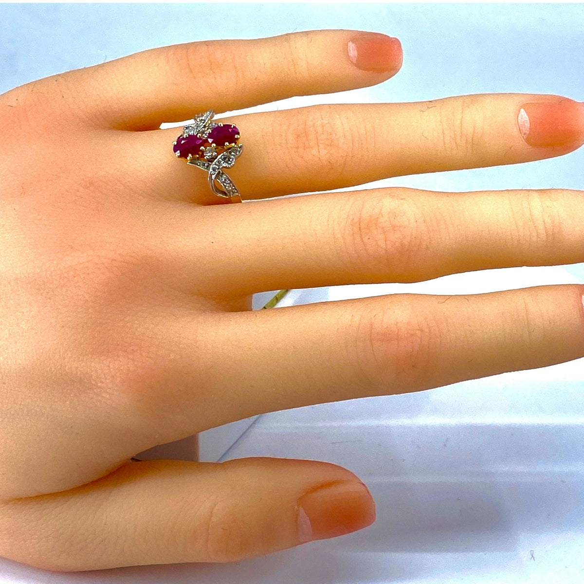 18k yellow gold and platinum ruby ​​and diamond ring