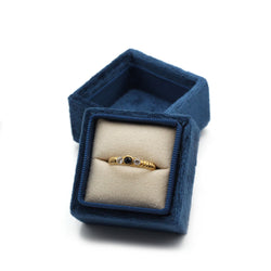 Ring - Yellow gold, sapphire and diamonds
