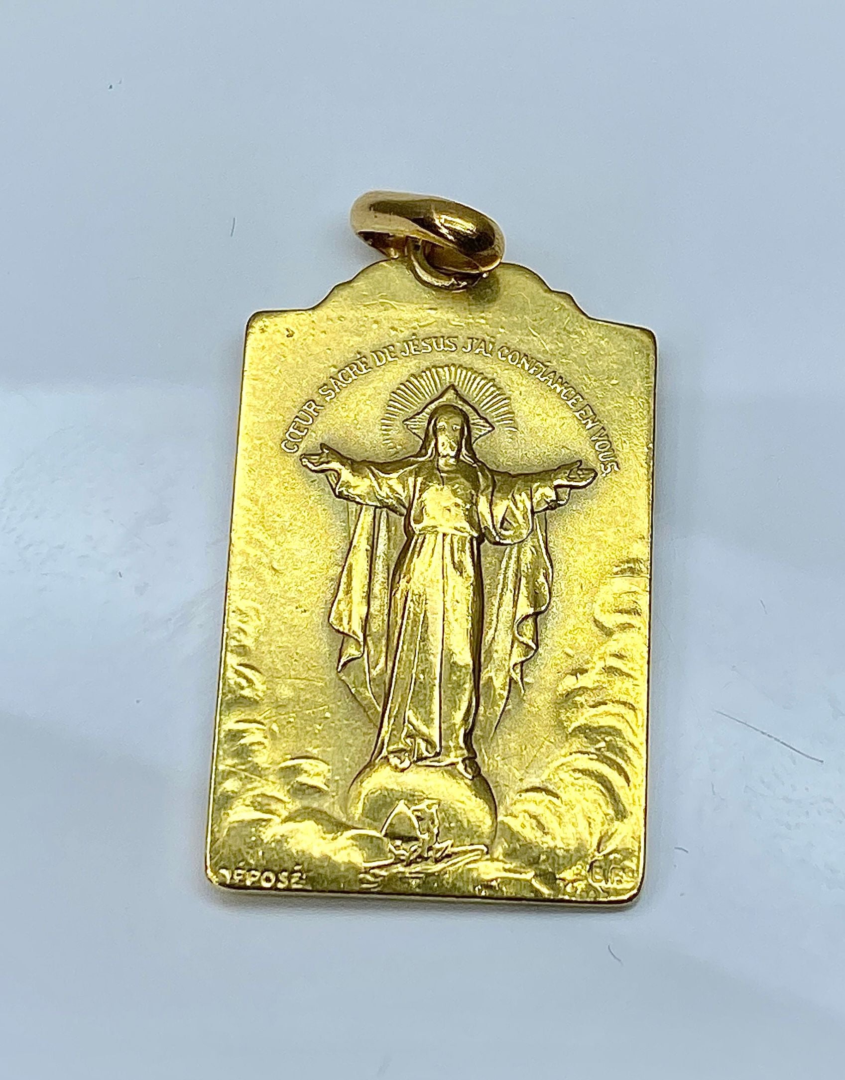 Médaille en or jaune 18 carats recto verso : Vierge et Christ, signée BOUIX