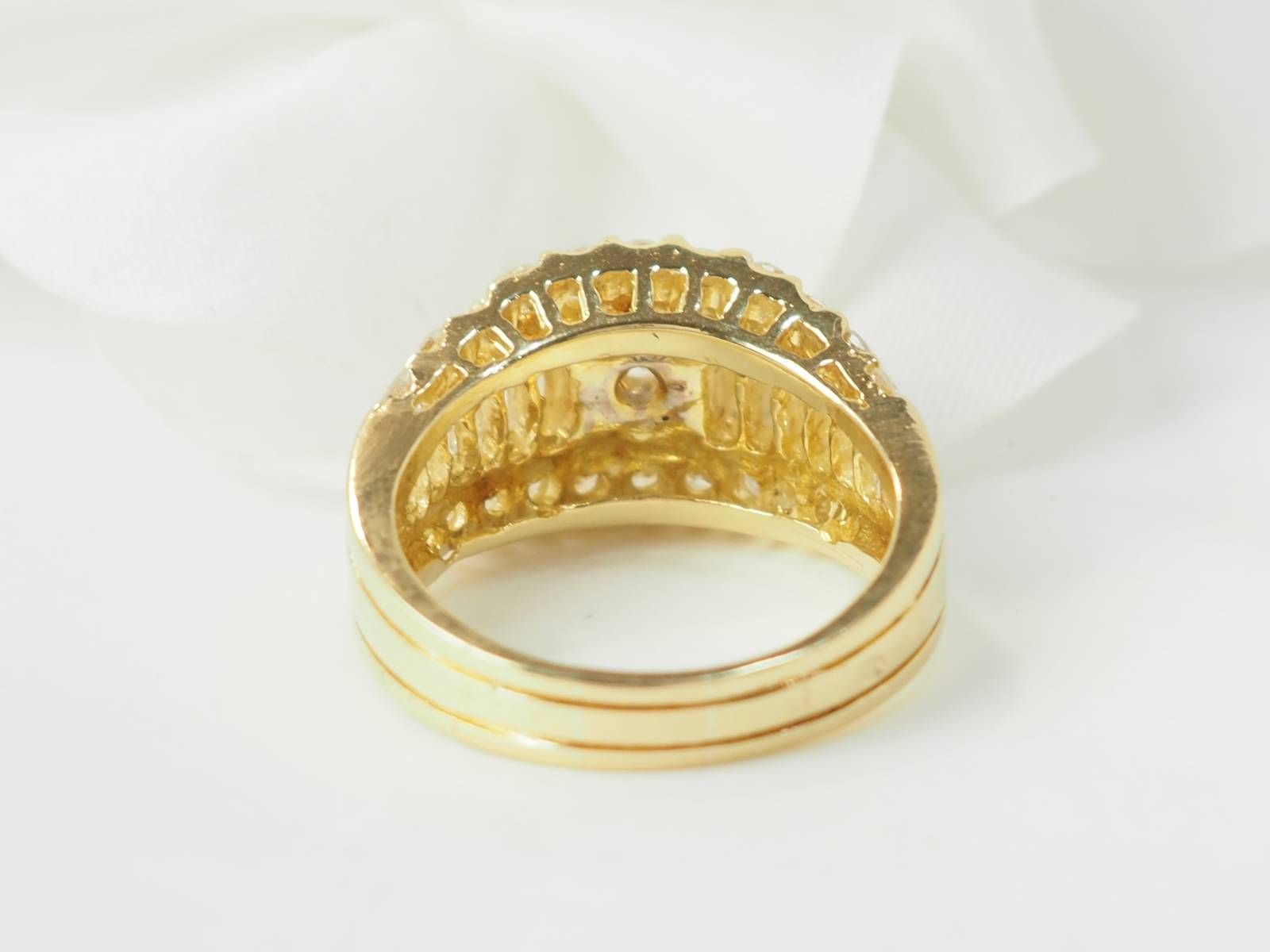 Bague solitaire en or jaune et diamants