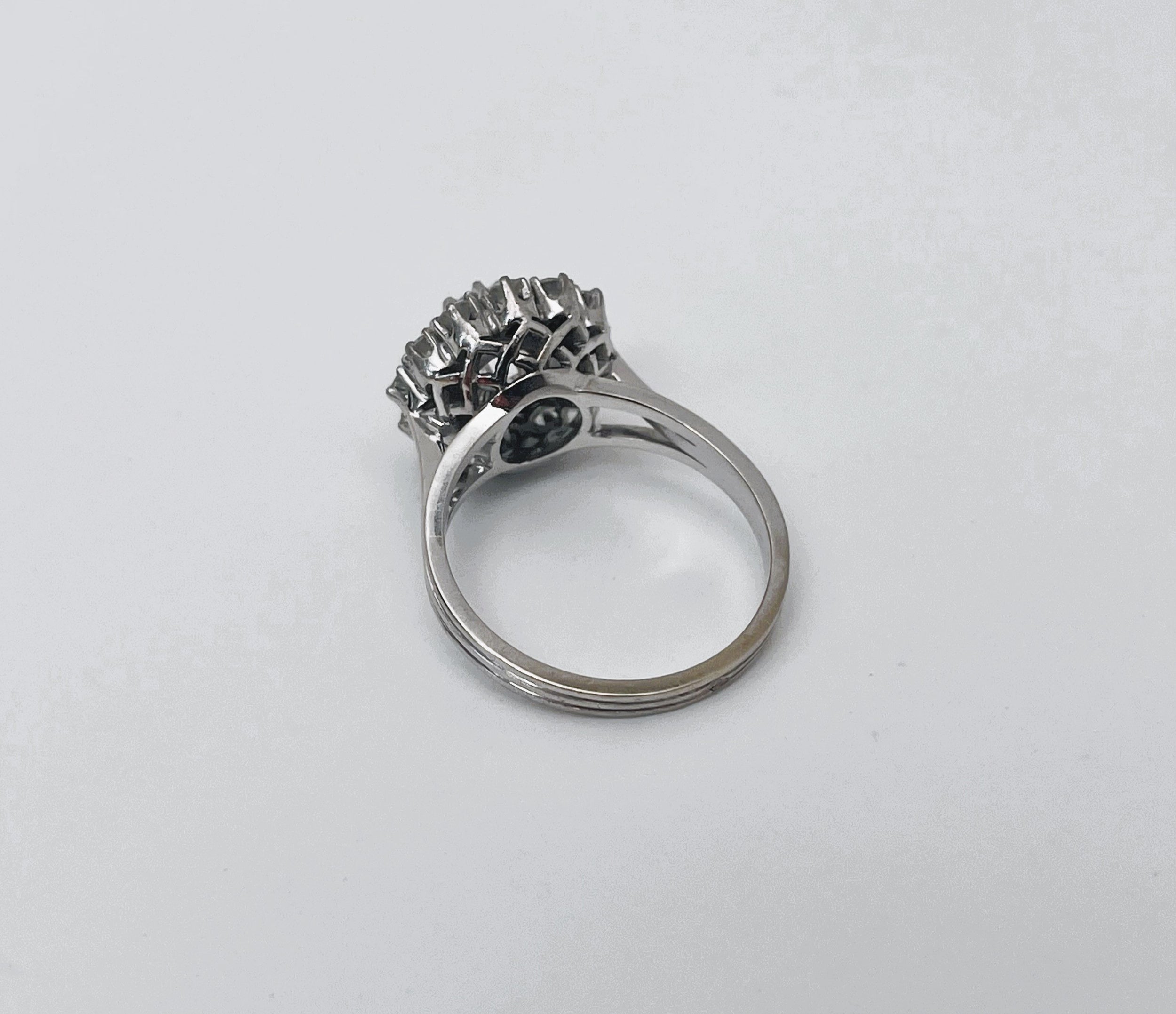 Bague marguerite diamants en or blanc et platine