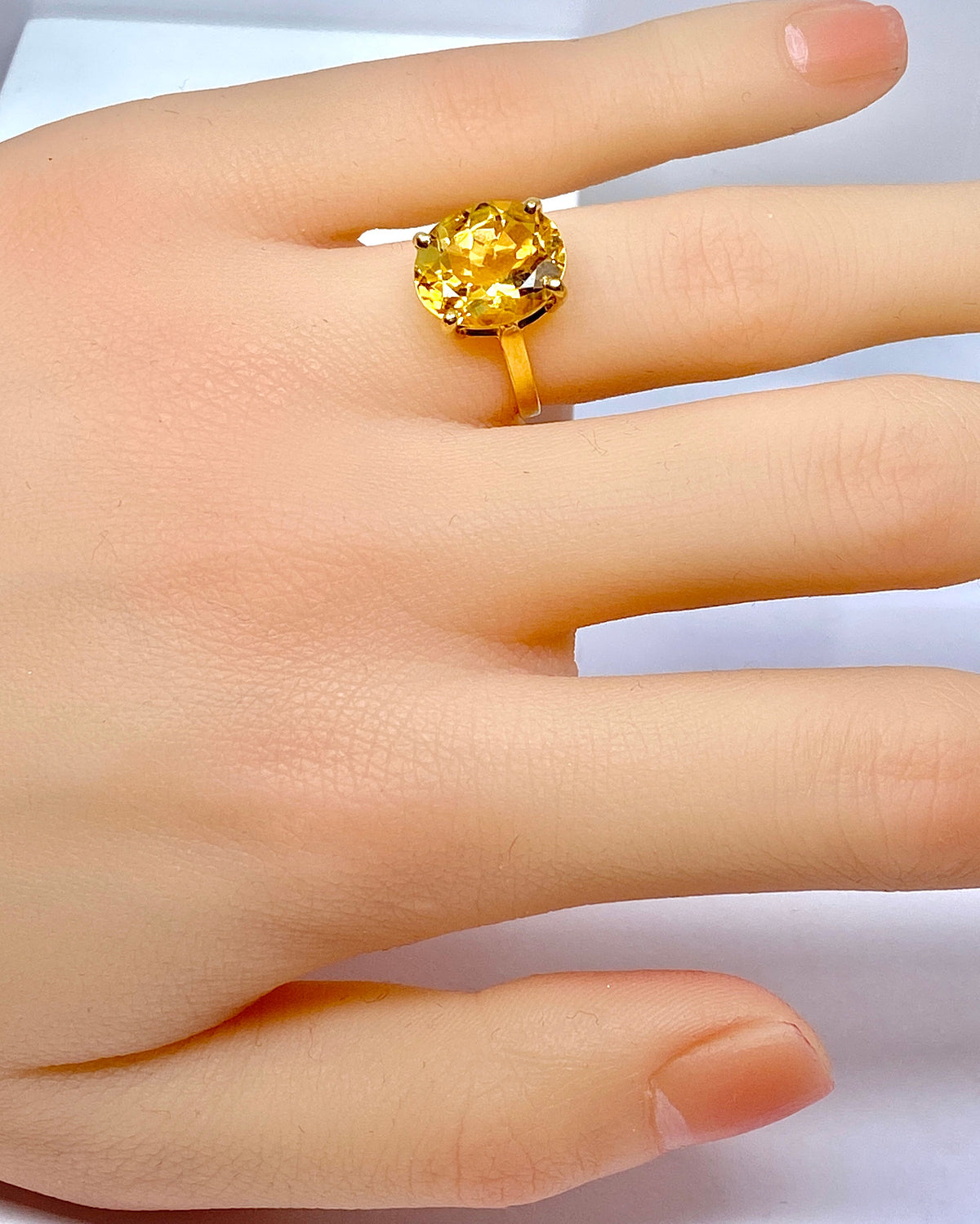 Ring at yellow gold and citrine