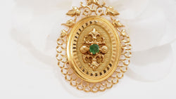 Pendentif porte photo en or jaune et émeraude