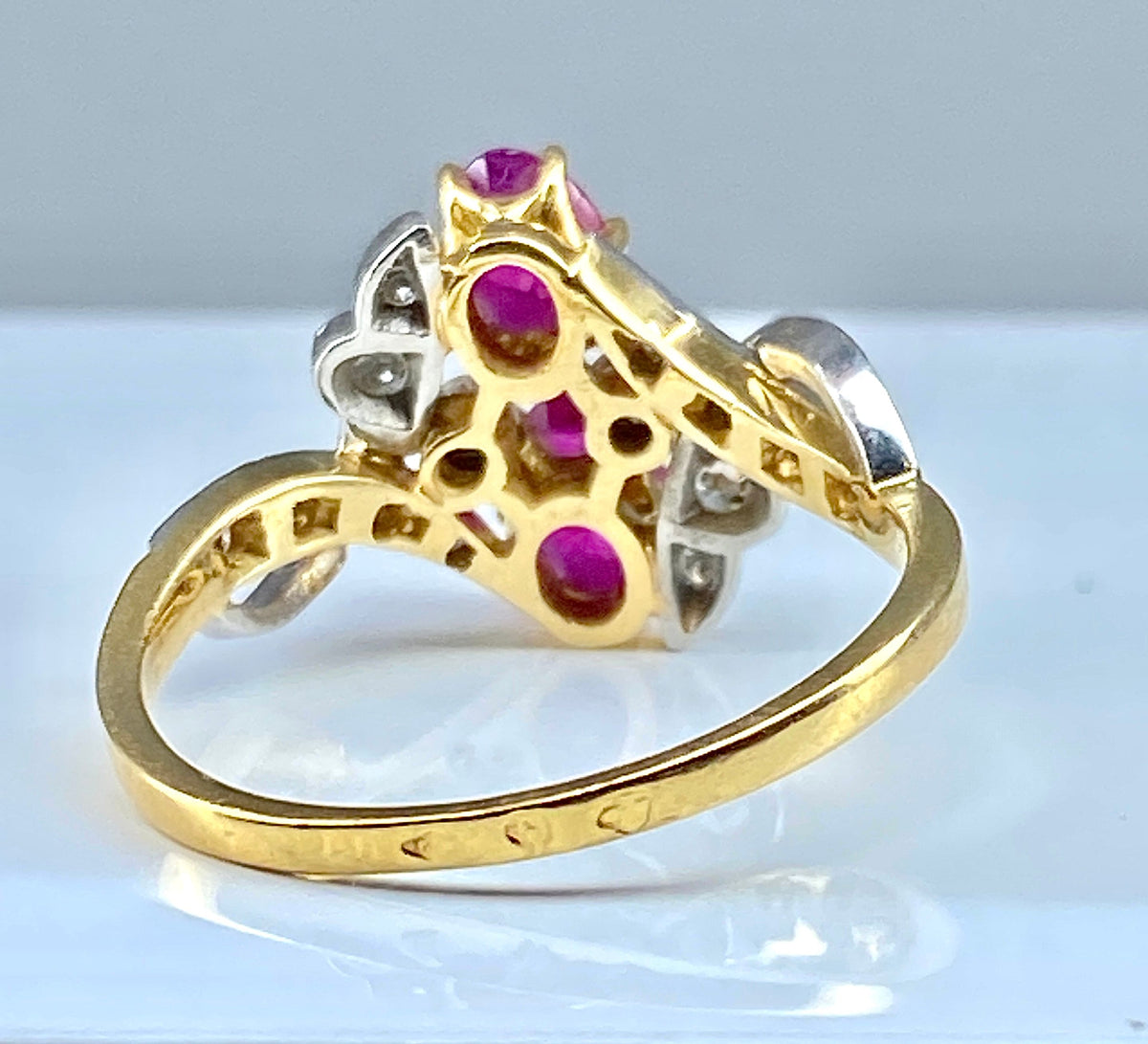 18k yellow gold and platinum ruby ​​and diamond ring