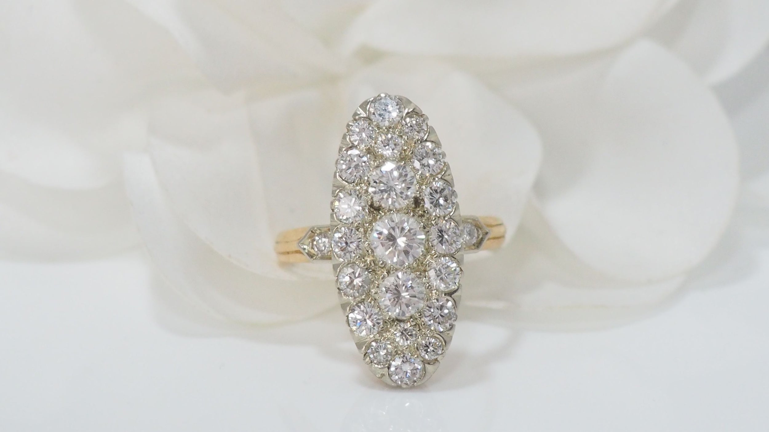 Bague marquise en or bicolore et diamants