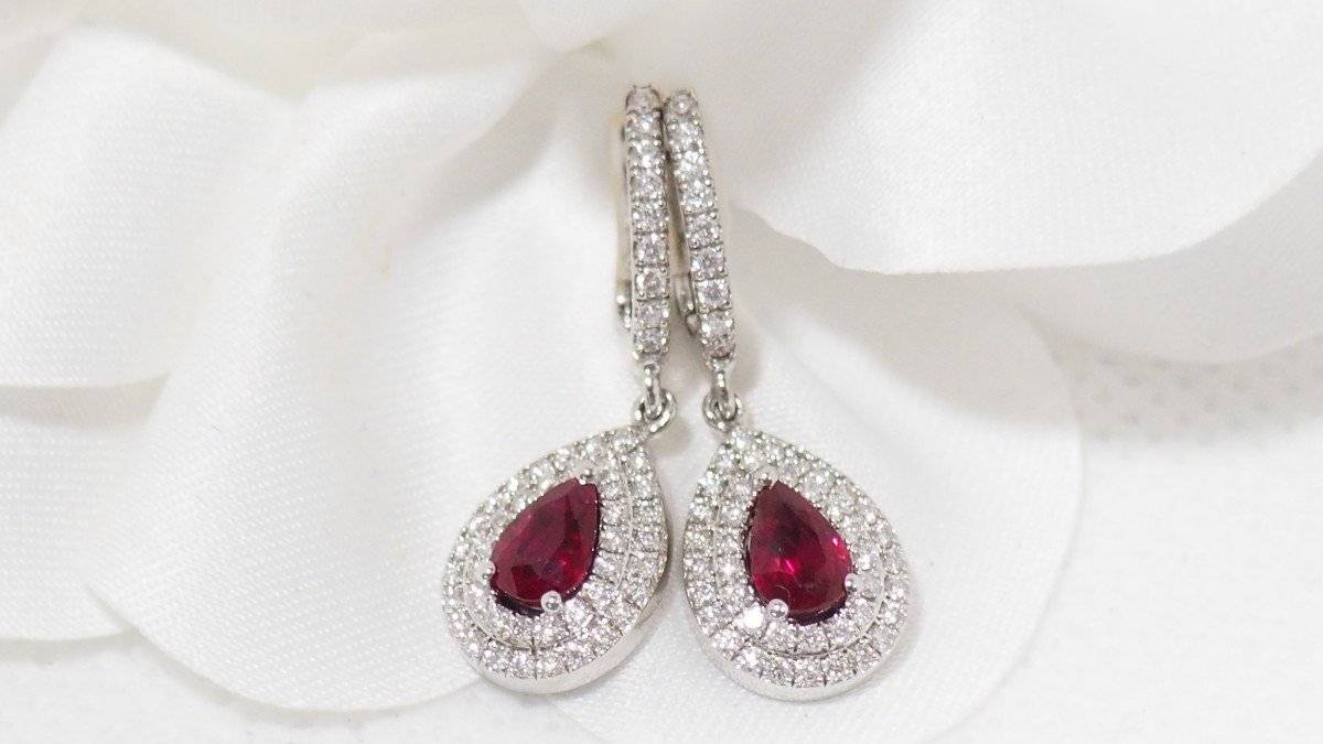 White gold, pear ruby ​​and diamond earrings 