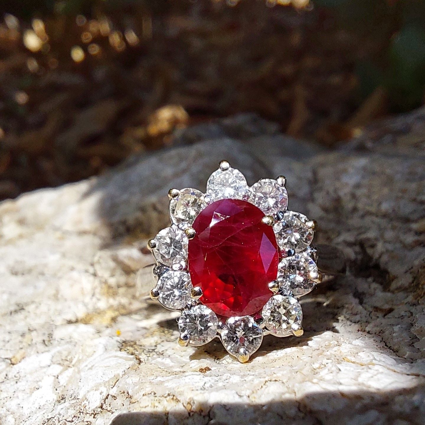 BAGUE MARGUERITE « JEANNE », RUBIS ET DIAMANTS