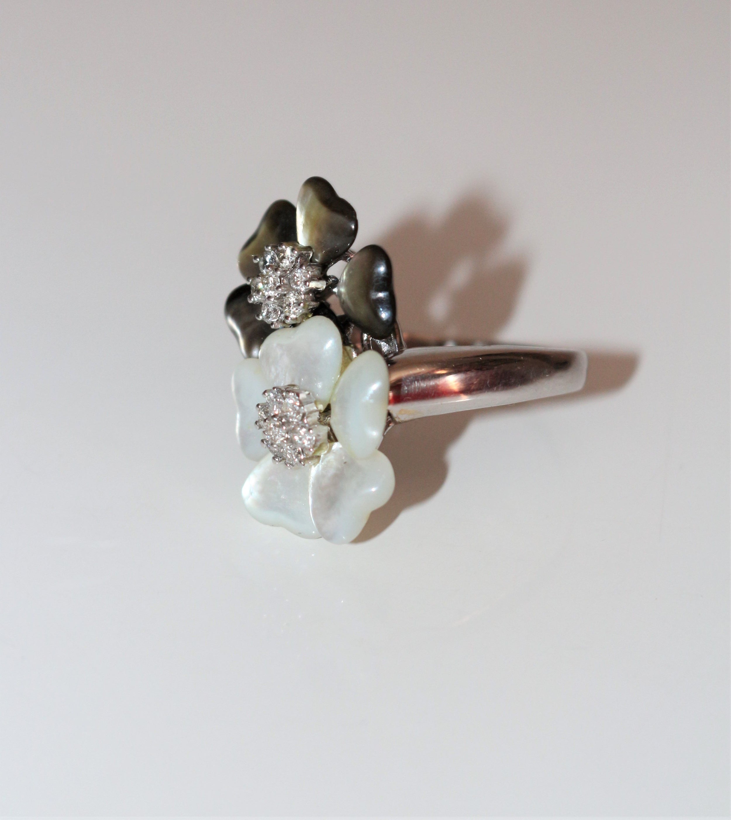 Bague Double Fleur nacre et diamants