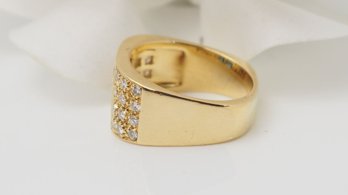 Ring in yellow gold, diamonds and sapphires