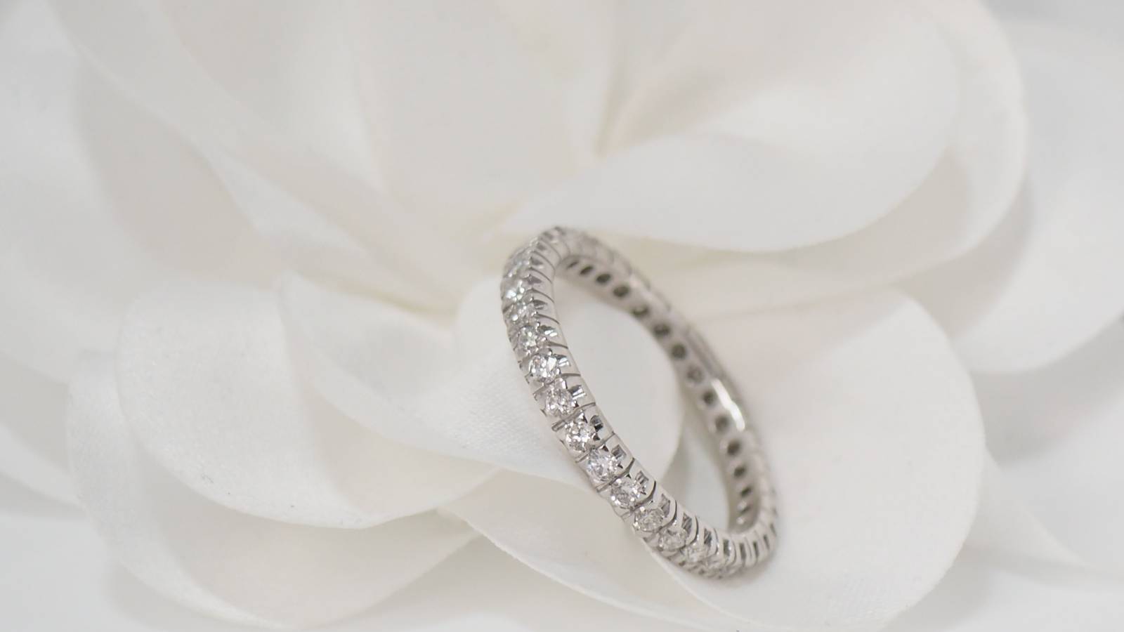 Alliance en or blanc et diamants (0,90carat)