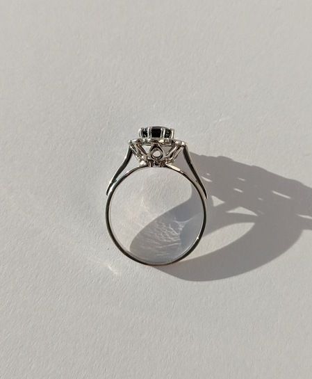 Ring POMPADOUR Green sapphire in white gold