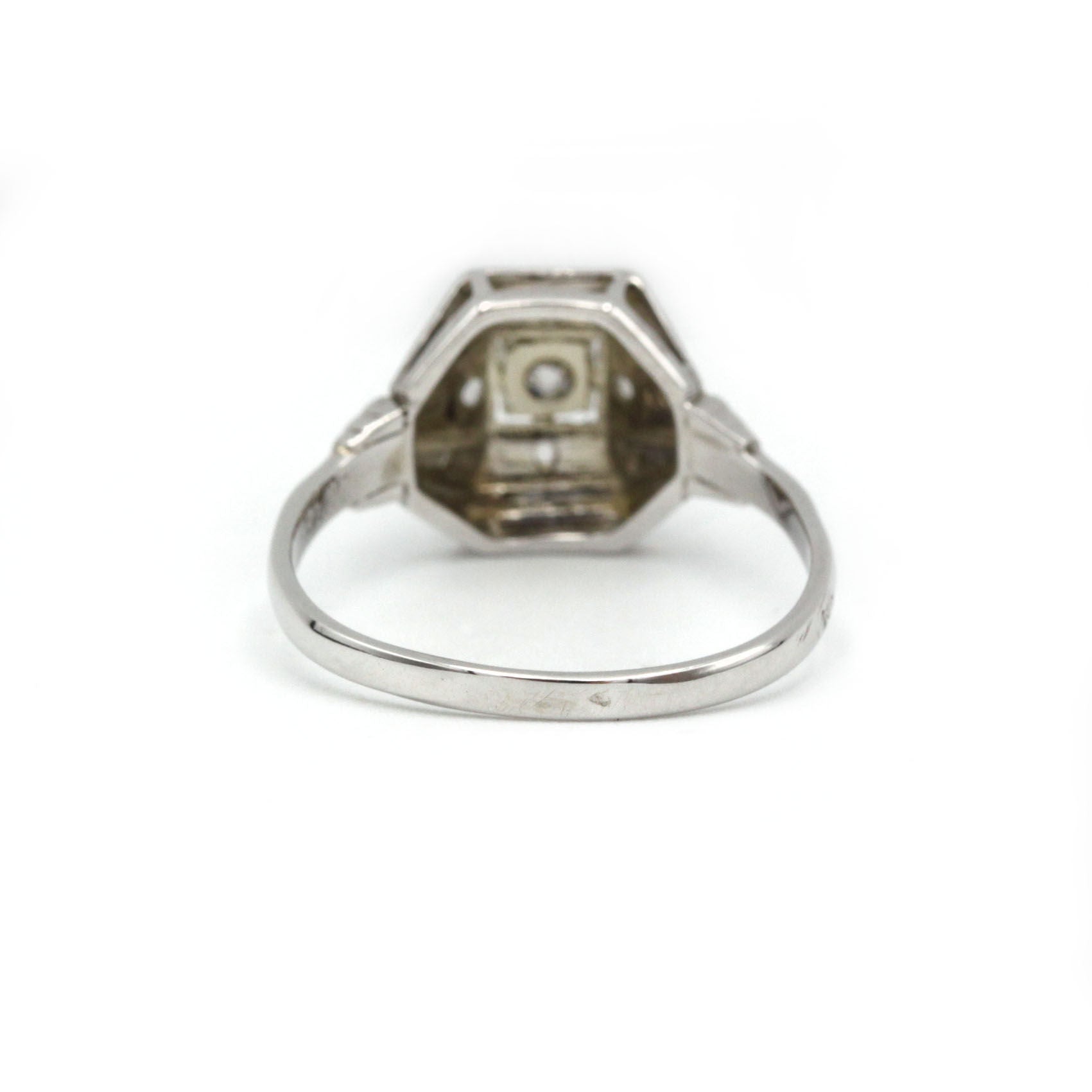 Ring Art Deco in white gold, paltinium and diamonds