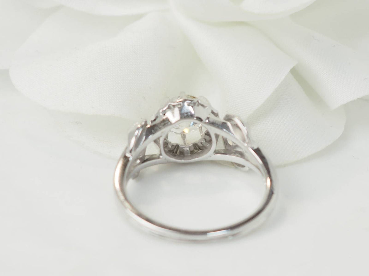 Ring Solitaire in white gold, paltinium and diamonds.