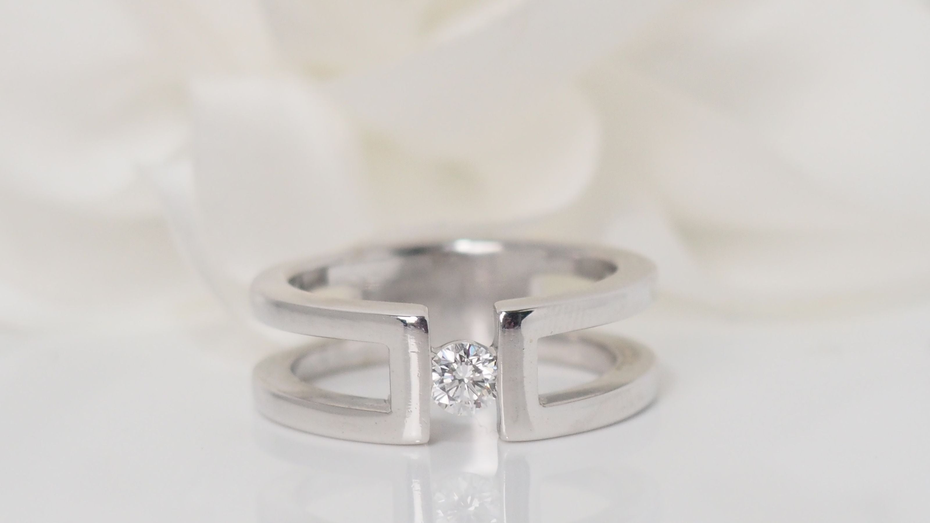 Bague en or blanc et diamant