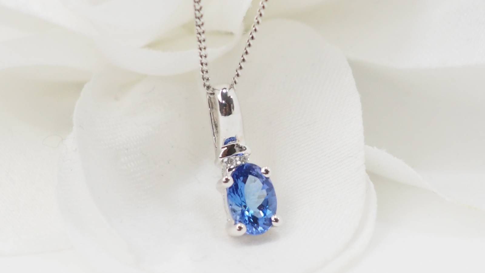 Collier en or blanc, tanzanite et diamants