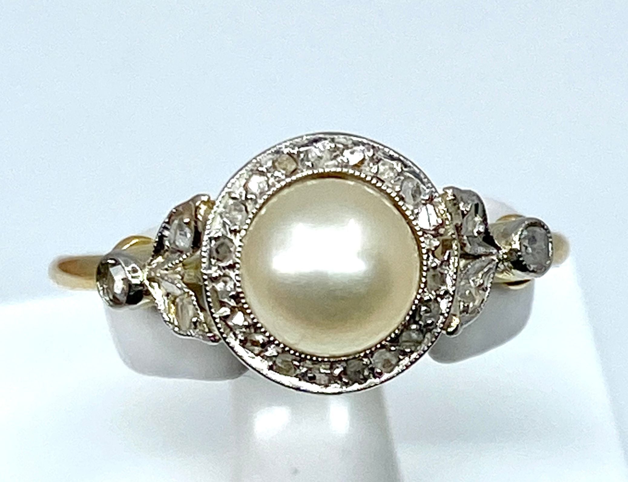 Bague en or blanc, perle et diamants