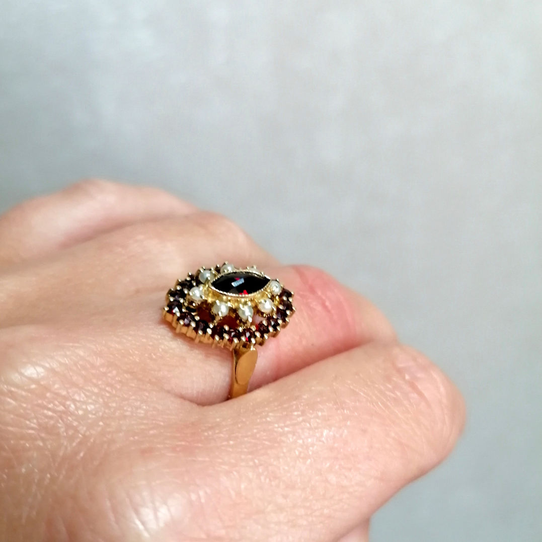 Vintage garnet ring 