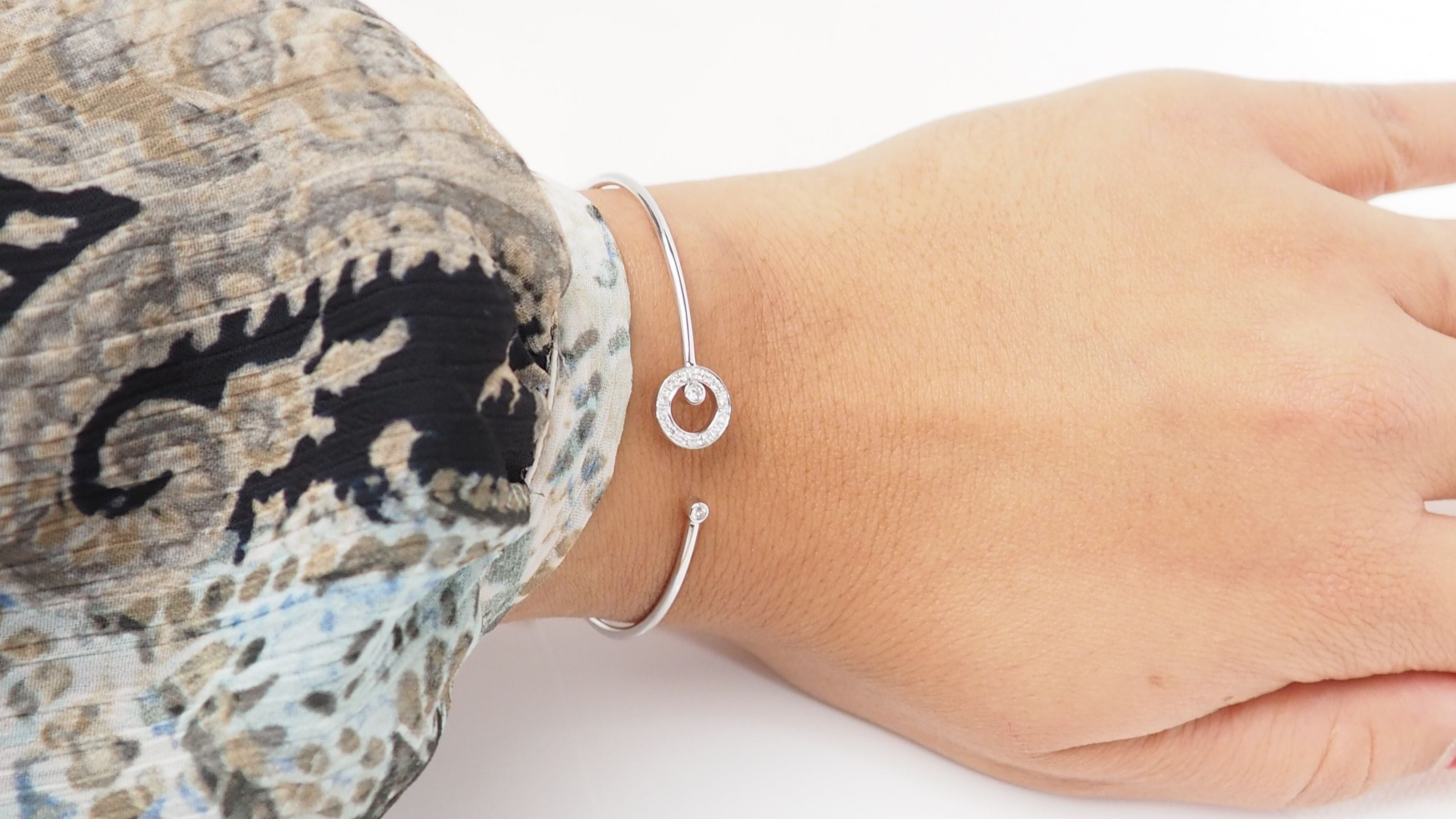 Bracelet Jonc flexible en or blanc et diamants