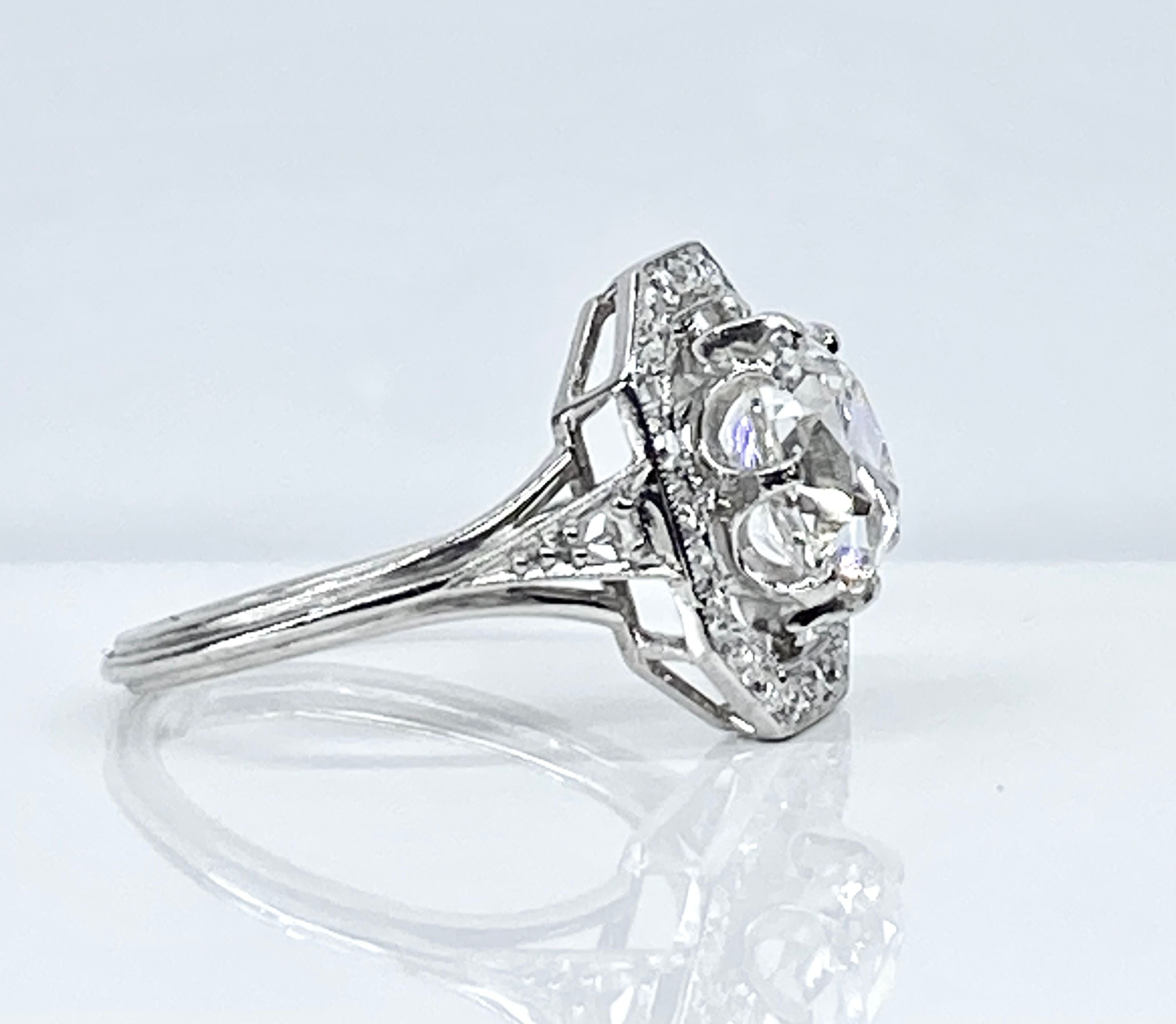 Ring Art Deco in paltinium and diamond