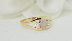 Bague vintage en or jaune et Opale