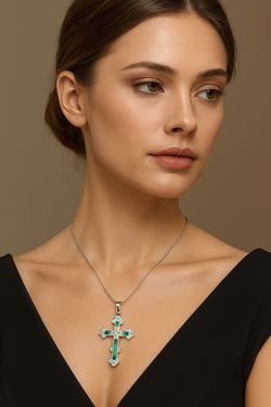 Necklace Pendant in white gold, emeralds and diamonds