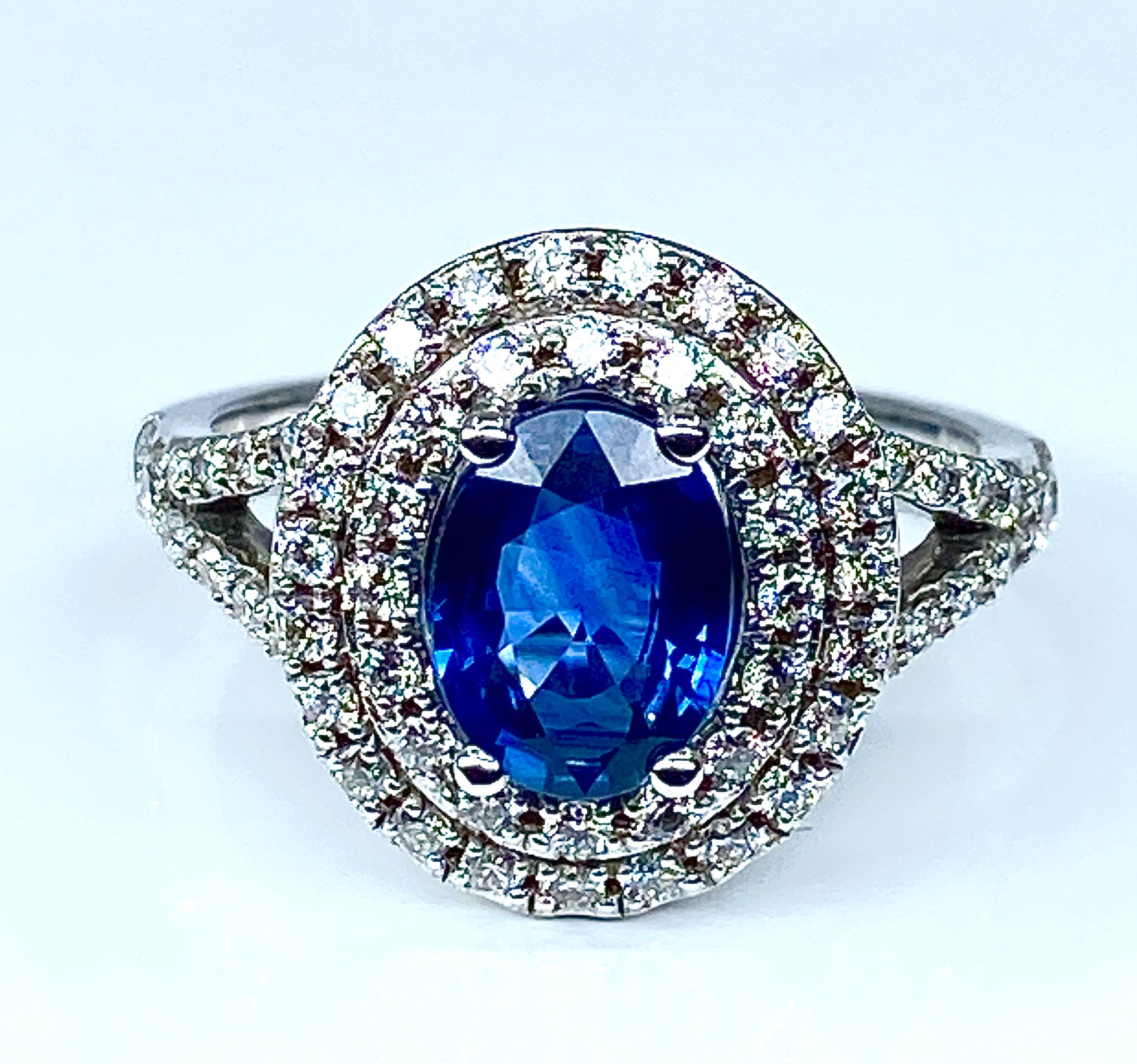 Bague en or blanc 18 carats en saphir et diamants