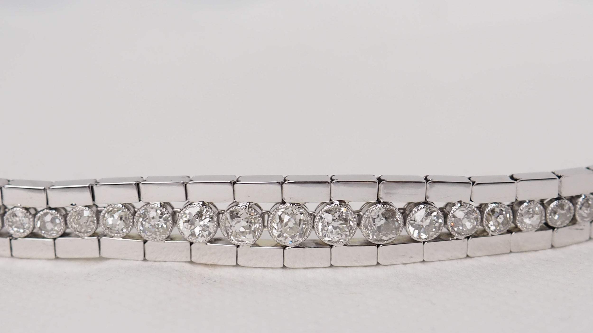 Bracelet rivière ancien en or blanc et diamants