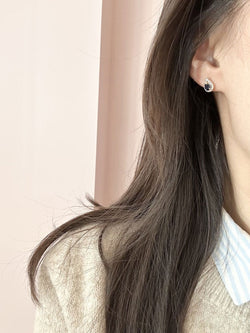 Paire de puces d'oreilles en or Gris et jaune 18k saphirs et diamants