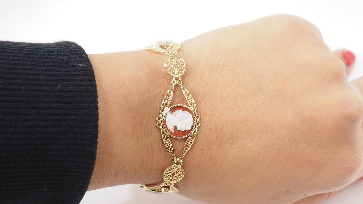 Filigree bracelet in yellow gold and cameos 