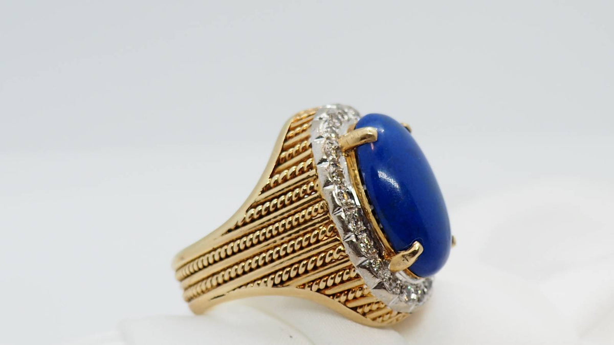 Yellow gold ring, Lapis Lazuli cabochon and diamonds 