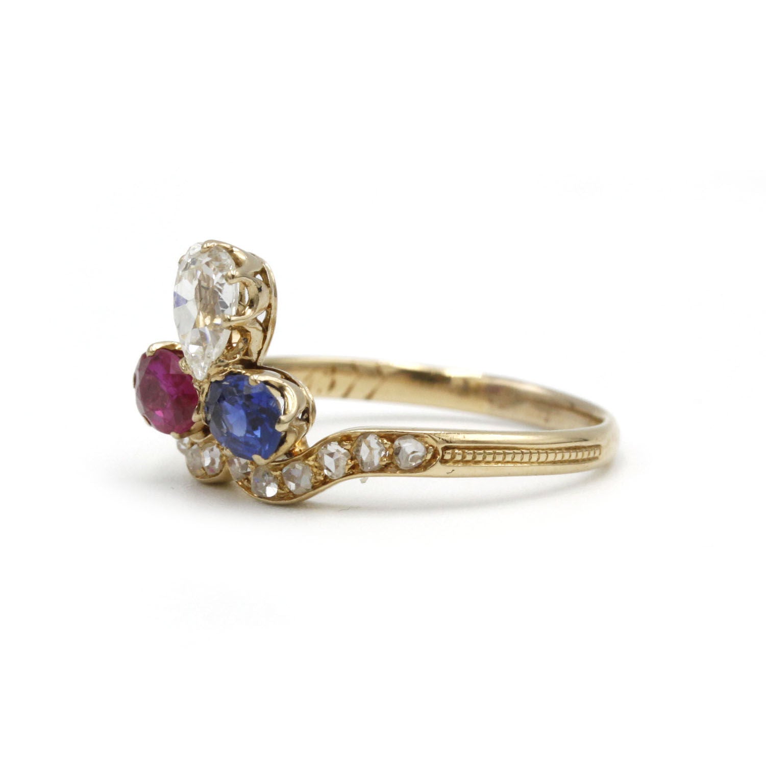 Ring XIXème - Yellow gold, diamonds, ruby and sapphire.
