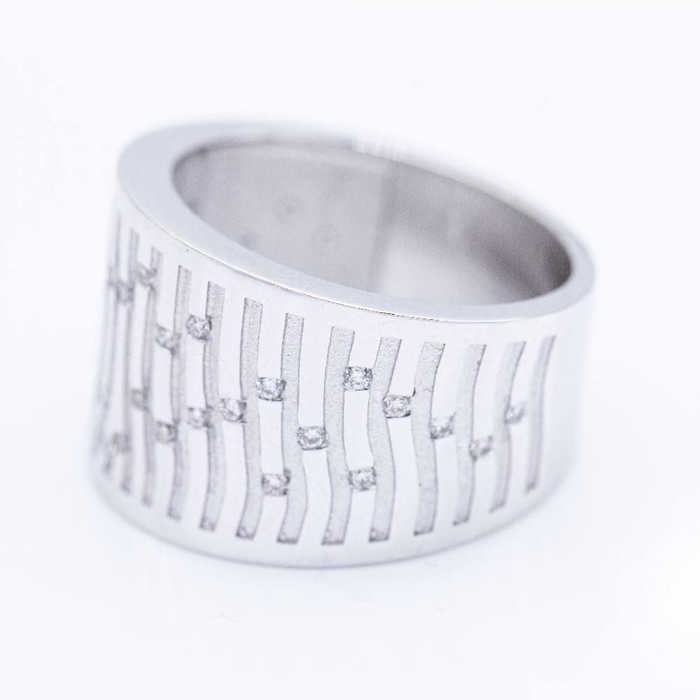 Bague BAMBU en or blanc et diamants d'occasion