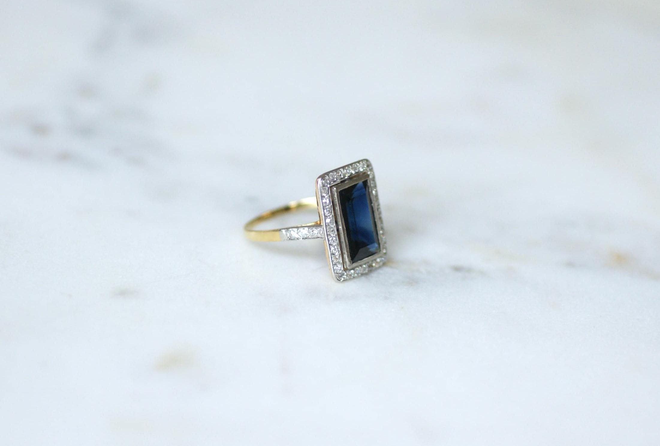 Ring Art Deco rectangular in yellow gold and paltinium with sapphire and diamonds