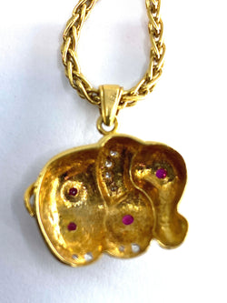 Collier pendentif en or 18 carats : éléphant en diamants et rubis
