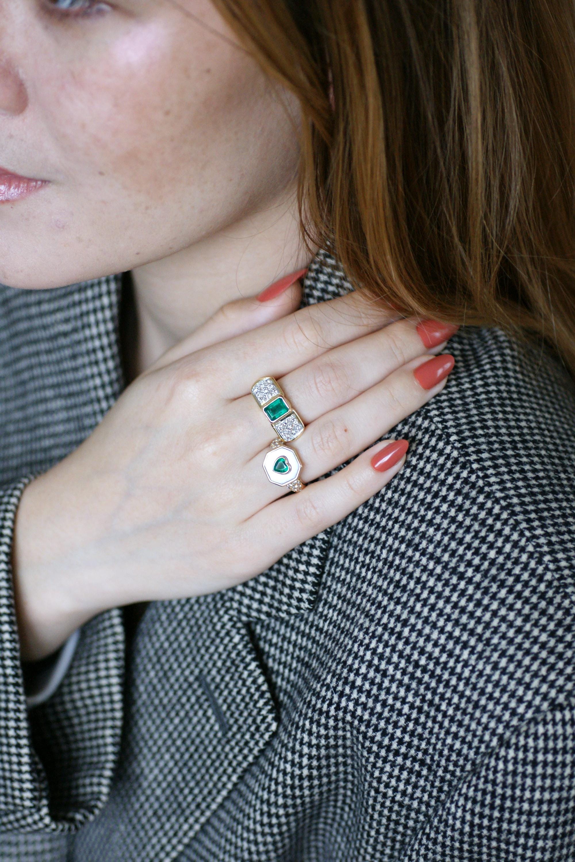 Bague coeur en or jaune et émeraude