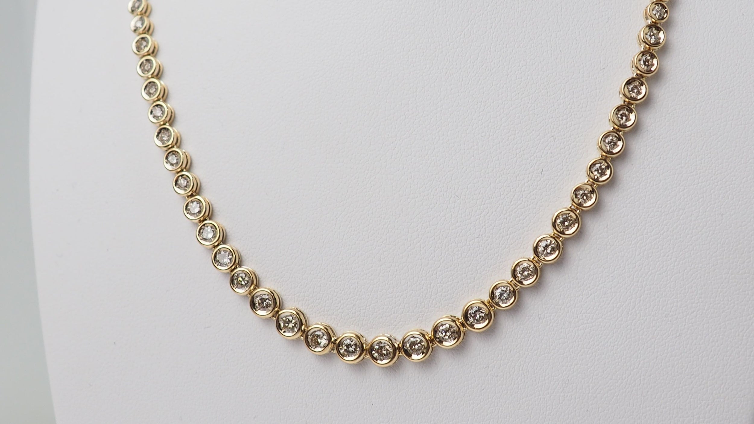 Collier rivière en or jaune et diamants