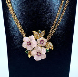 Collier en or 18 carats orné de 3 fleurs en quartz et feuilles en diamants