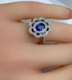 Bague marguerite en or 18 carats en saphirs et diamants