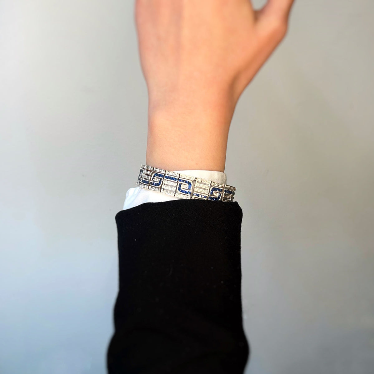 Bracelet Art Deco in white gold, sapphires and diamonds