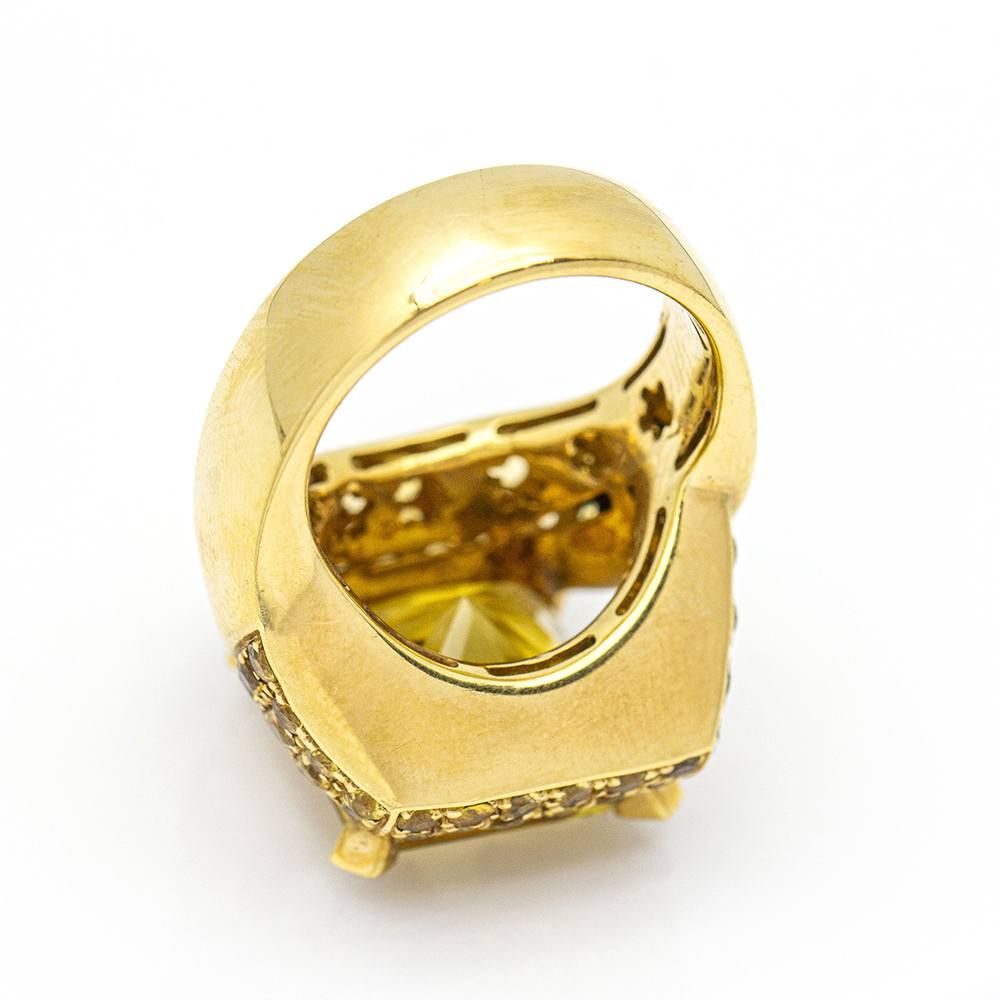 MYANMAR Bague en or jaune et saphir d'occasion