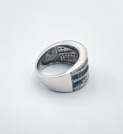 Bague bandeau diamants blancs et noirs