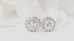 Boucles d'oreilles marguerite en or blanc et diamants