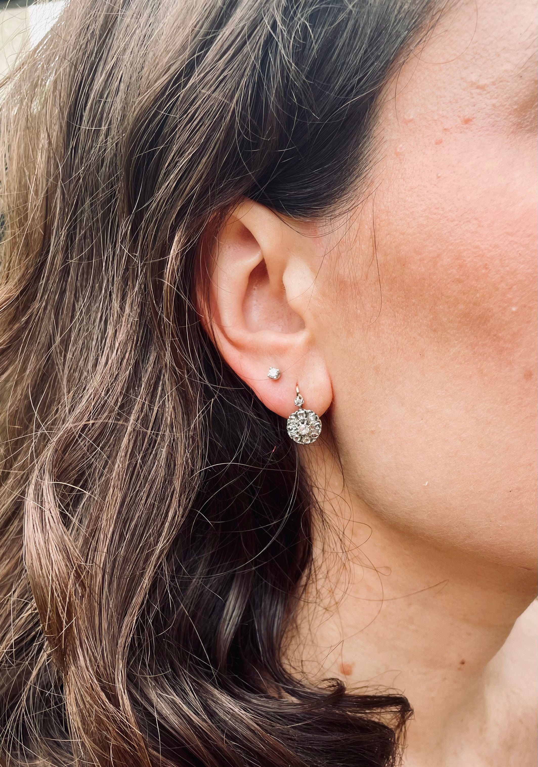 Boucles d'oreilles Dormeuses marguerites en or et diamants