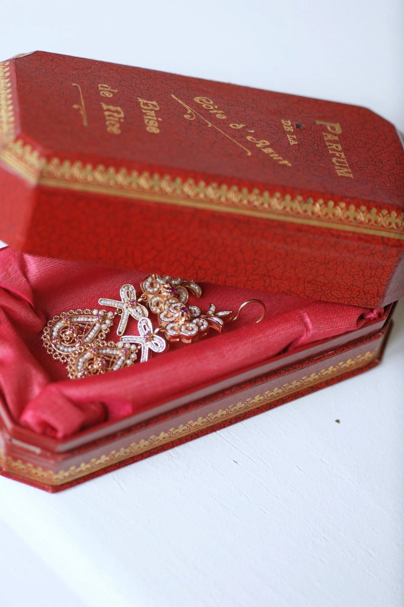 Boucles d'oreilles gouttes, perles et rubis sur or rose