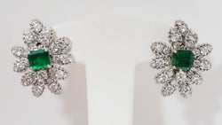 Significant earrings in white gold with emeralds and diamonds 